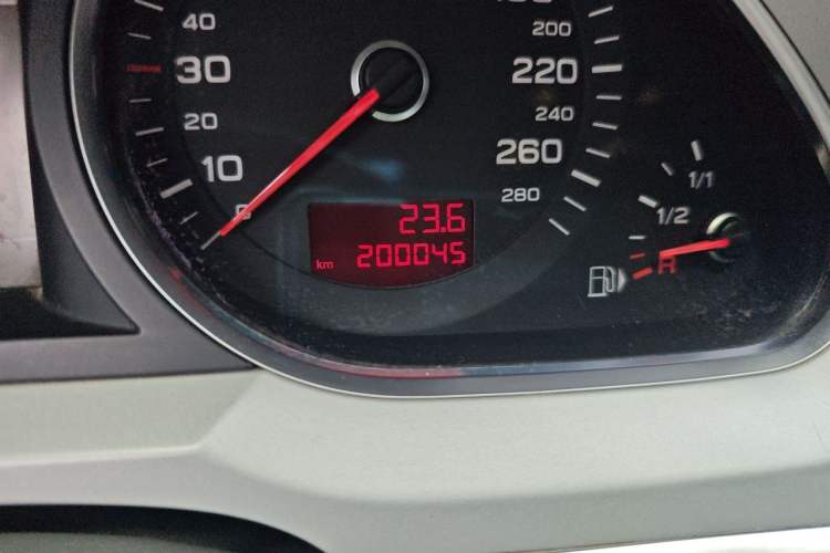 Used Audi A6L 2011 2.0 TFSI Automatic Standard Edition Odometer Close Up