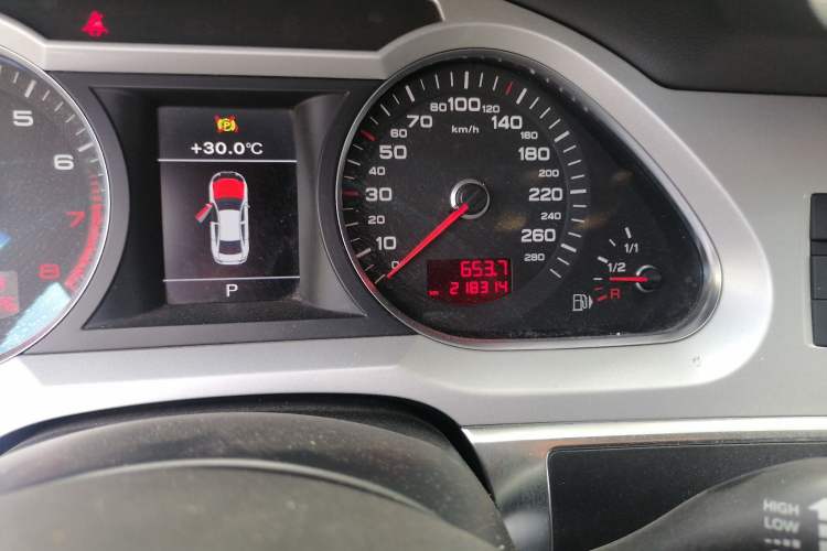 Used Audi A6L 2011 2.0 TFSI Automatic Standard Edition Odometer Close Up
