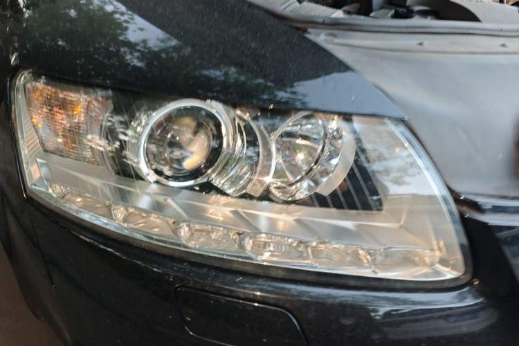 Used Audi A6L 2011 2.0 TFSI automatic Comfort trim Right Front Headlight