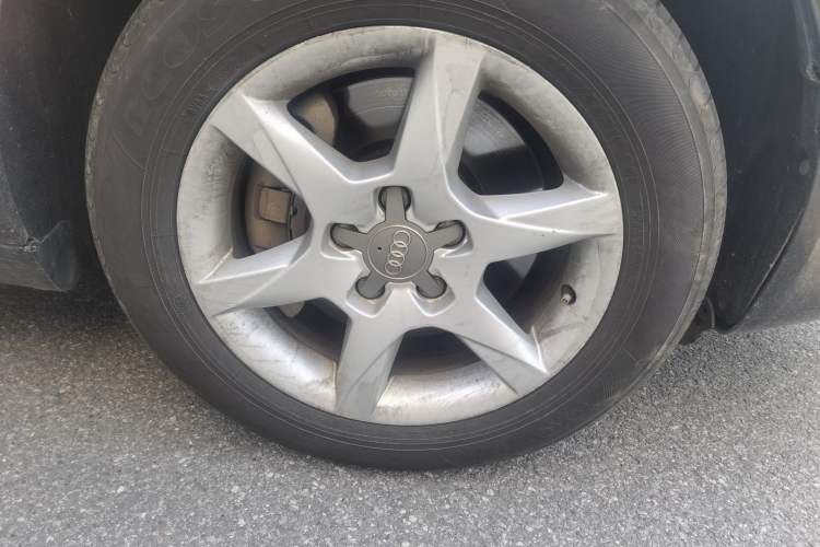 Used Audi A6L 2011 2.0 TFSI Automatic Standard Edition Right Front Wheel Hub