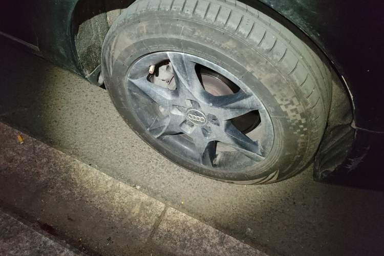 Used Audi A6L 2011 2.0 TFSI Automatic Standard Edition Right Front Wheel Hub