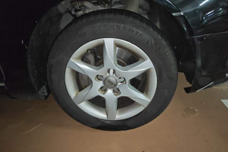Used Audi A6L 2011 2.0 TFSI Automatic Standard Edition Right Front Wheel Hub