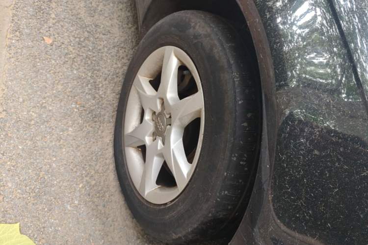 Used Audi A6L 2011 2.0 TFSI automatic Comfort trim Right Front Wheel Hub