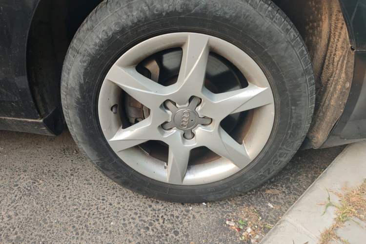 Used Audi A6L 2011 2.0 TFSI Automatic Standard Edition Right Front Wheel Hub