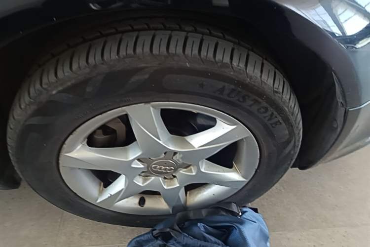 Used Audi A6L 2011 2.0 TFSI Automatic Standard Edition Right Front Wheel Hub