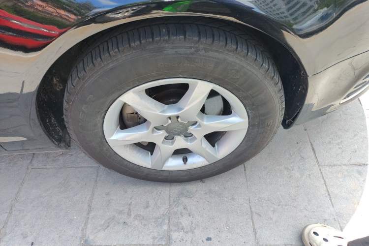 Used Audi A6L 2011 2.0 TFSI Automatic Standard Edition Right Front Wheel Hub