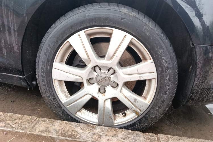 Used Audi A6L 2011 2.4L Comfort Edition Right Front Wheel Hub