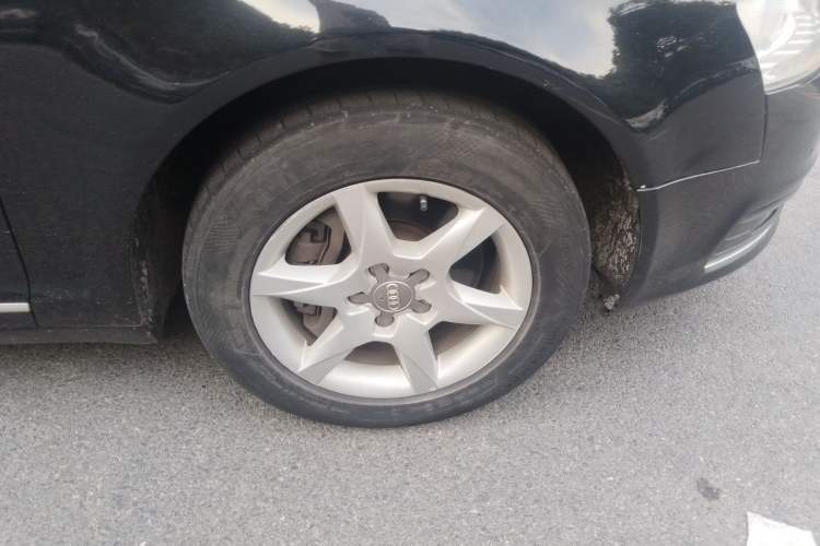 Used Audi A6L 2011 2.0 TFSI automatic Comfort trim Right Front Wheel Hub