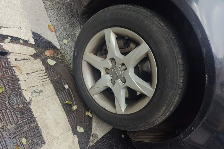 Used Audi A6L 2011 2.0 TFSI Automatic Standard Edition Right Front Wheel Hub