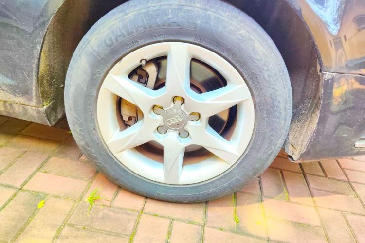Used Audi A6L 2011 2.0 TFSI Automatic Standard Edition Right Front Wheel Hub