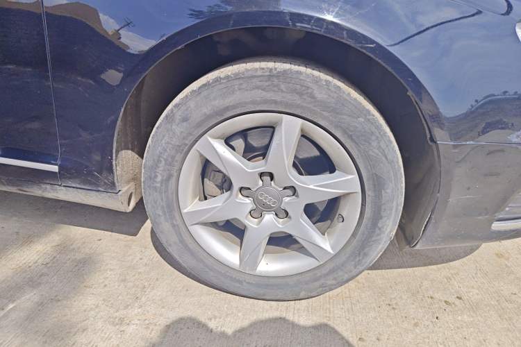 Used Audi A6L 2011 2.0 TFSI Automatic Standard Edition Right Front Wheel Hub