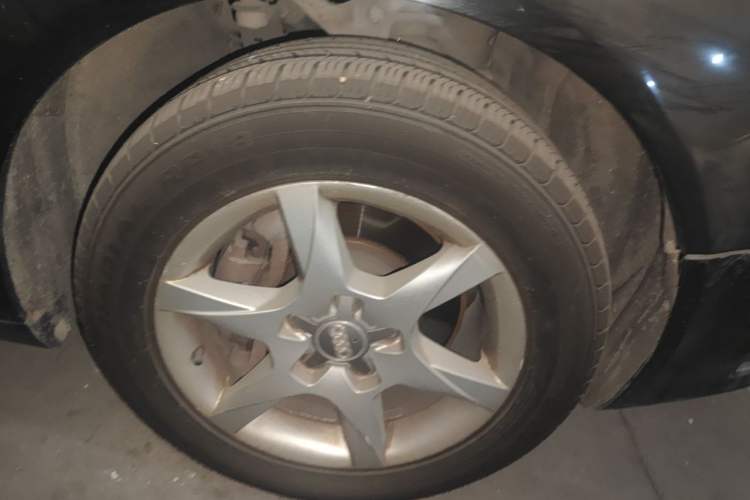 Used Audi A6L 2011 2.0 TFSI Automatic Standard Edition Right Front Wheel Hub