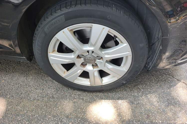 Used Audi A6L 2011 2.4L Technology Edition Right Front Wheel Hub