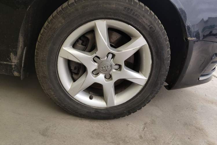Used Audi A6L 2011 2.0 TFSI Automatic Standard Edition Right Front Wheel Hub