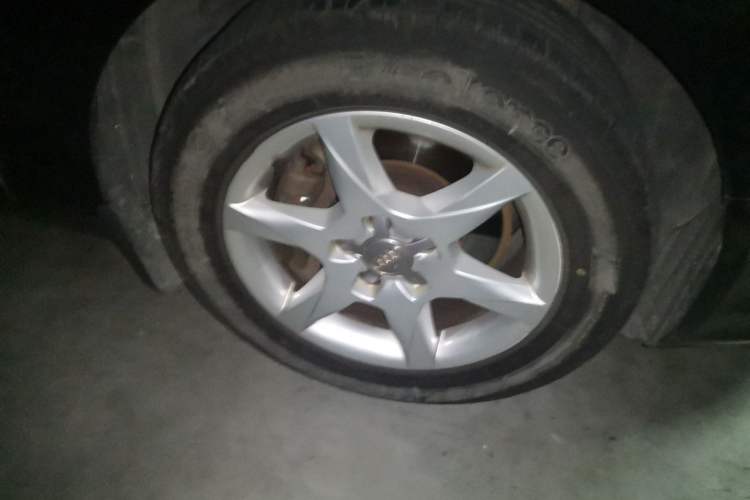 Used Audi A6L 2011 2.0 TFSI Automatic Standard Edition Right Front Wheel Hub