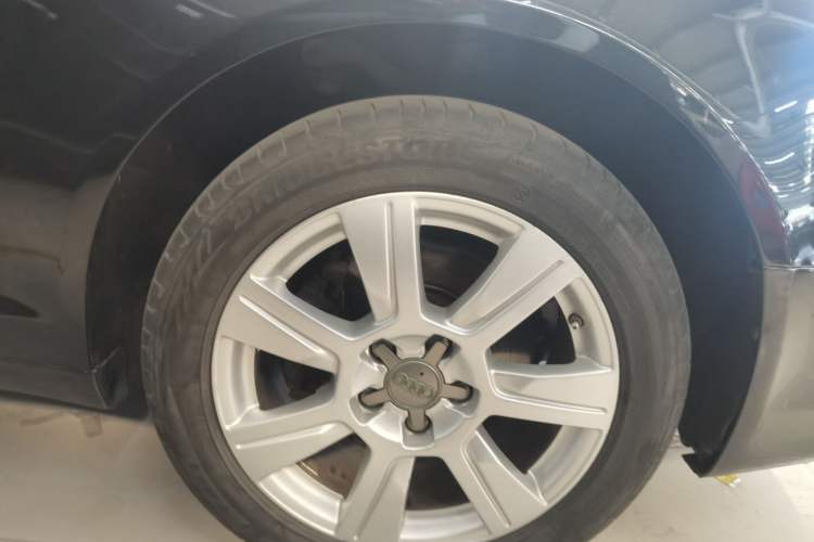 Used Audi A6L 2011 2.4L Comfort Edition Right Front Wheel Hub