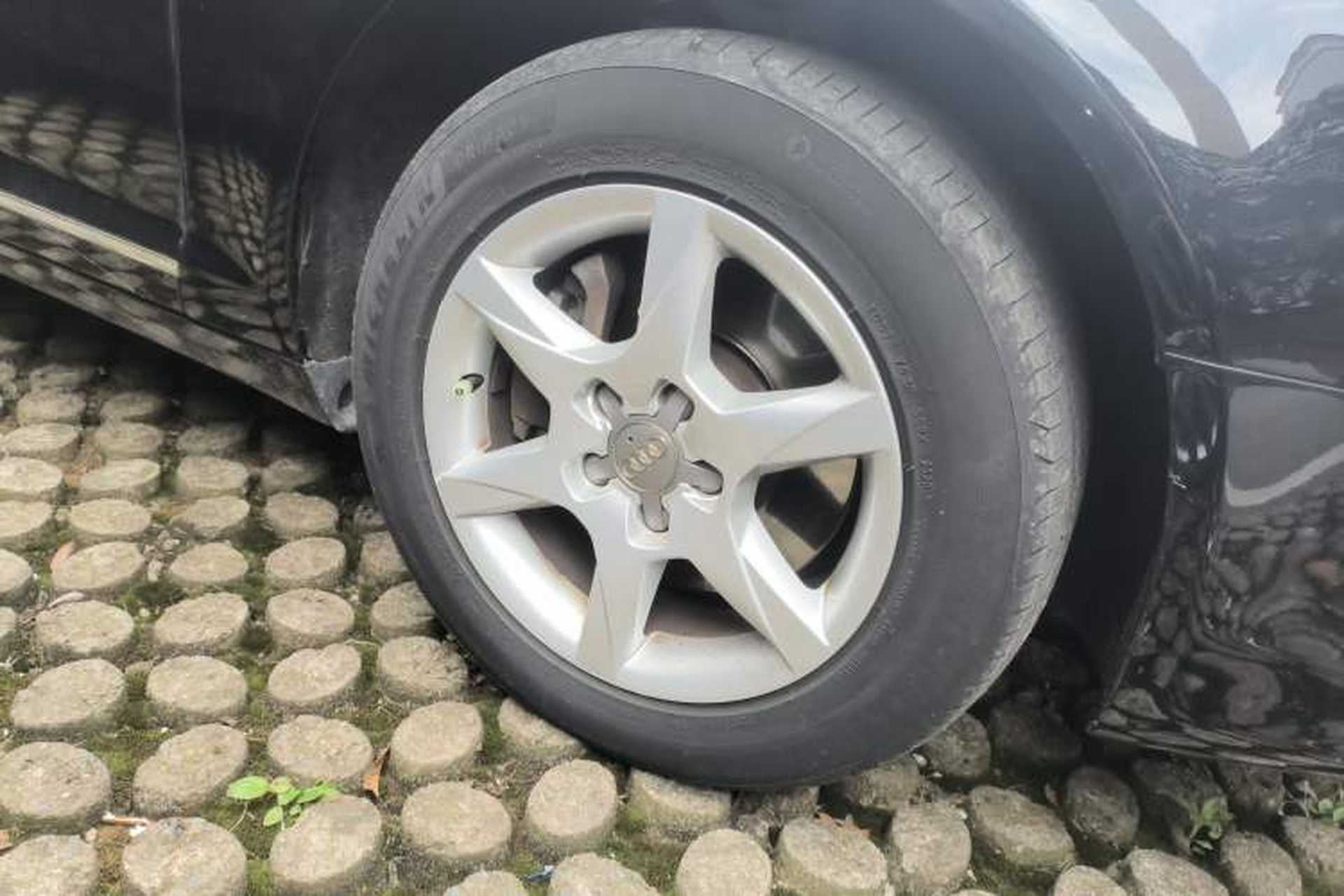 Used Audi A6L 2011 2.0 TFSI Automatic Standard Edition Right Front Wheel Hub