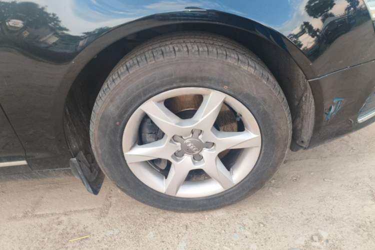 Used Audi A6L 2011 2.0 TFSI Automatic Standard Edition Right Front Wheel Hub