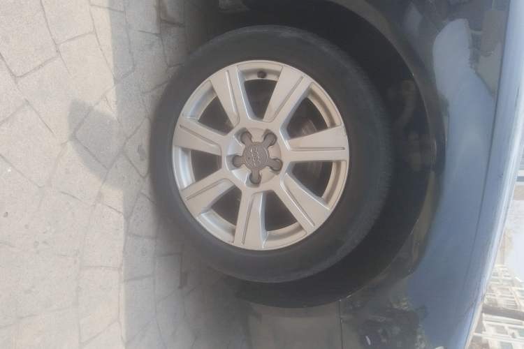 Used Audi A6L 2011 2.4L Comfort Edition Right Front Wheel Hub