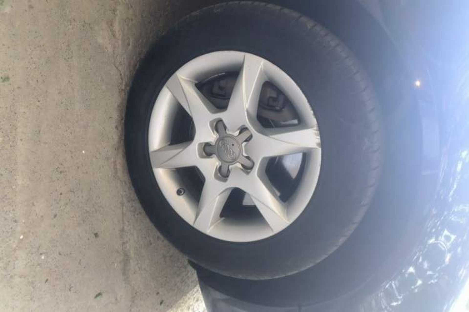 Used Audi A6L 2011 2.0 TFSI automatic Comfort trim Right Front Wheel Hub