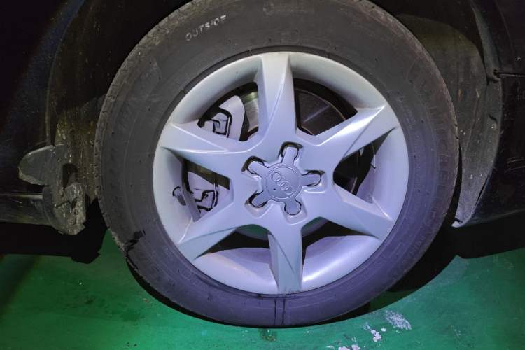 Used Audi A6L 2011 2.0 TFSI Automatic Standard Edition Right Front Wheel Hub