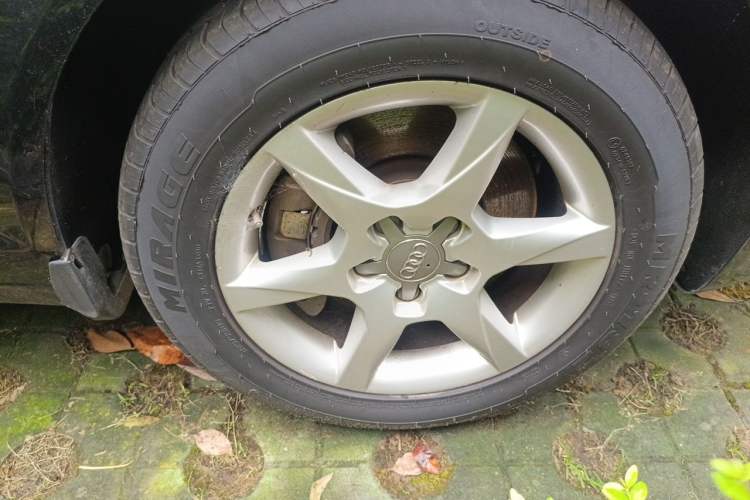 Used Audi A6L 2011 2.0 TFSI Automatic Standard Edition Right Front Wheel Hub