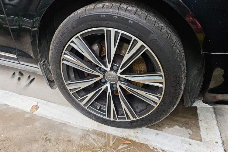 Used Audi A6L 2011 2.0 TFSI Automatic Standard Edition Right Front Wheel Hub