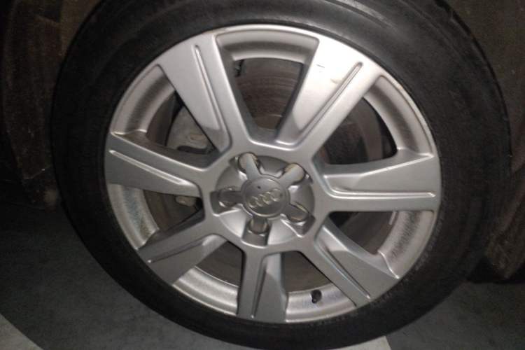Used Audi A6L 2011 2.4L Comfort Edition Right Front Wheel Hub