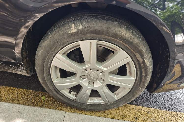Used Audi A6L 2011 2.4L Comfort Edition Right Front Wheel Hub