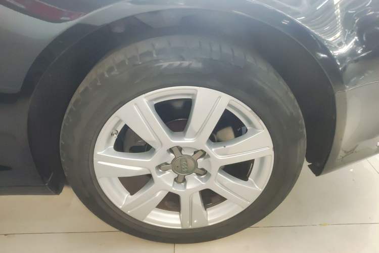 Used Audi A6L 2011 2.4L Comfort Edition Right Front Wheel Hub