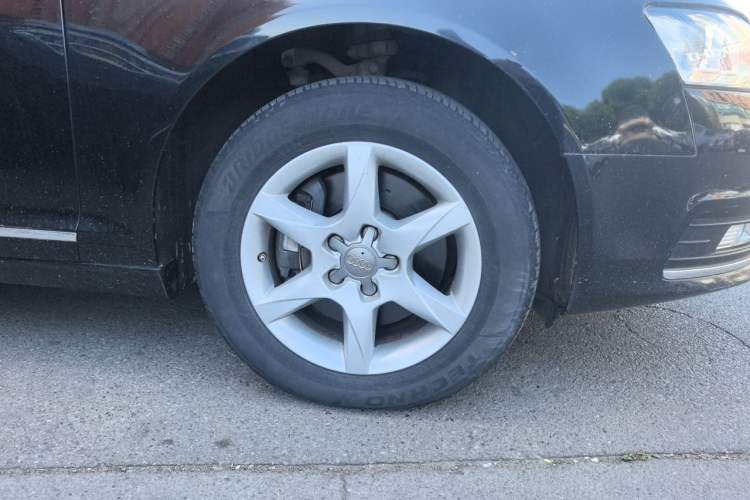 Used Audi A6L 2011 2.0 TFSI Automatic Standard Edition Right Front Wheel Hub