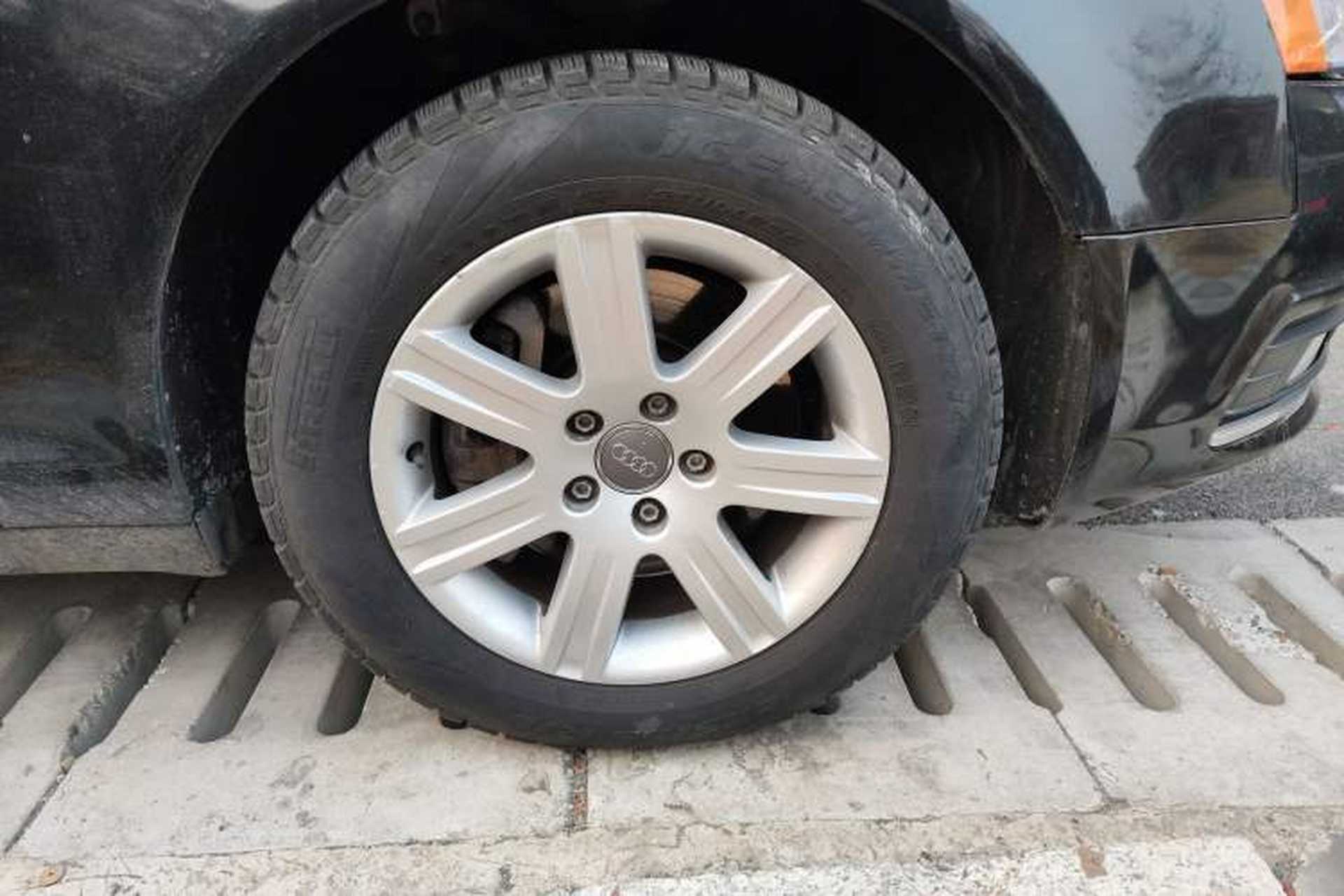 Used Audi A6L 2011 2.0 TFSI Automatic Standard Edition Right Front Wheel Hub
