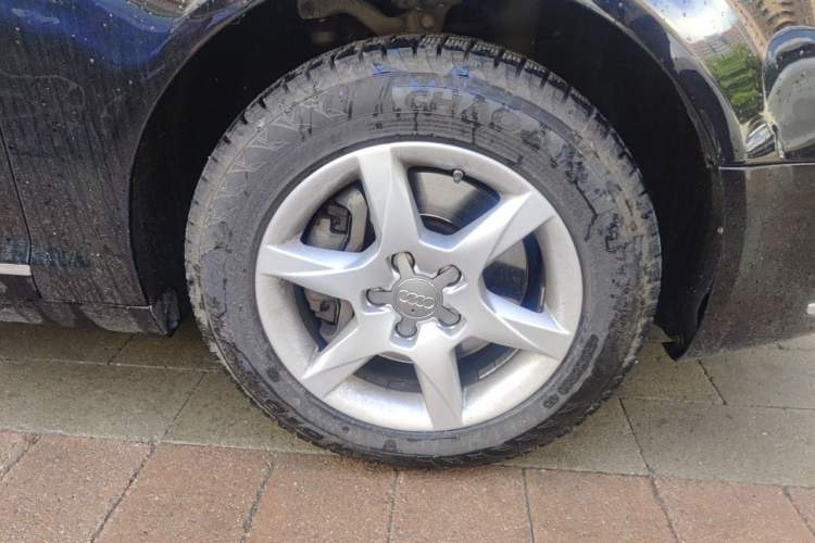Used Audi A6L 2011 2.0 TFSI automatic Comfort trim Right Front Wheel Hub