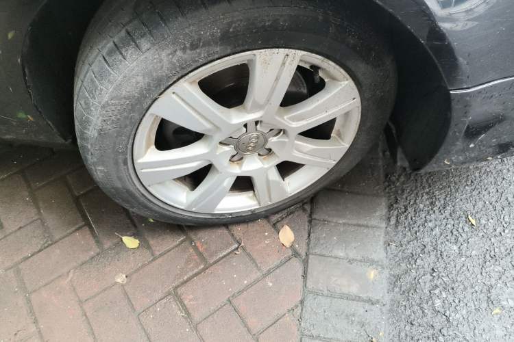 Used Audi A6L 2011 2.4L Comfort Edition Right Front Wheel Hub