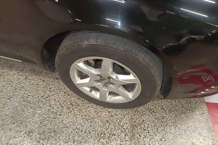 Used Audi A6L 2011 2.0 TFSI Automatic Standard Edition Right Front Wheel Hub