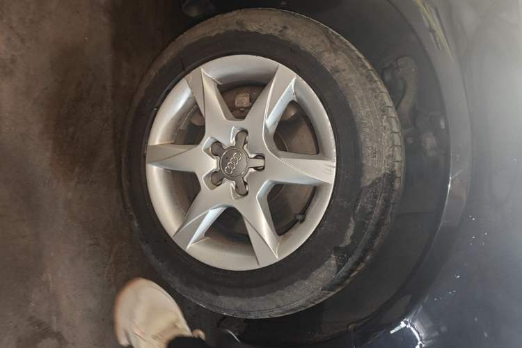 Used Audi A6L 2011 2.0 TFSI Automatic Standard Edition Right Front Wheel Hub