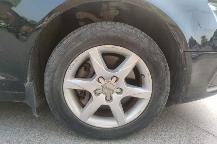 Used Audi A6L 2011 2.0 TFSI automatic Comfort trim Right Front Wheel Hub