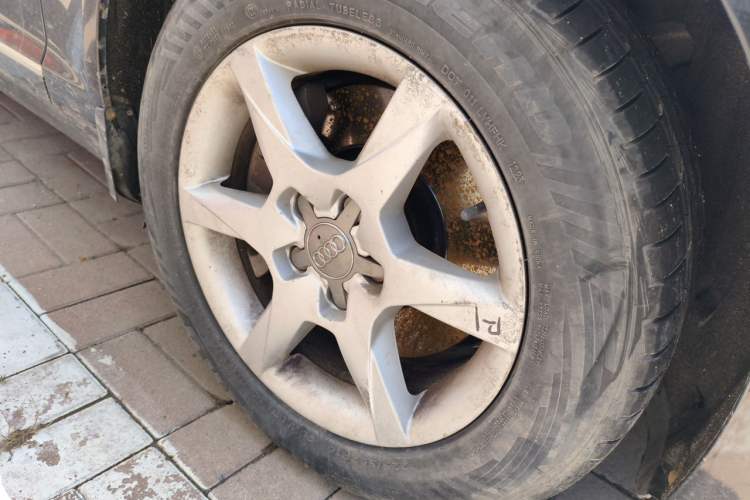 Used Audi A6L 2011 2.0 TFSI Automatic Standard Edition Right Front Wheel Hub
