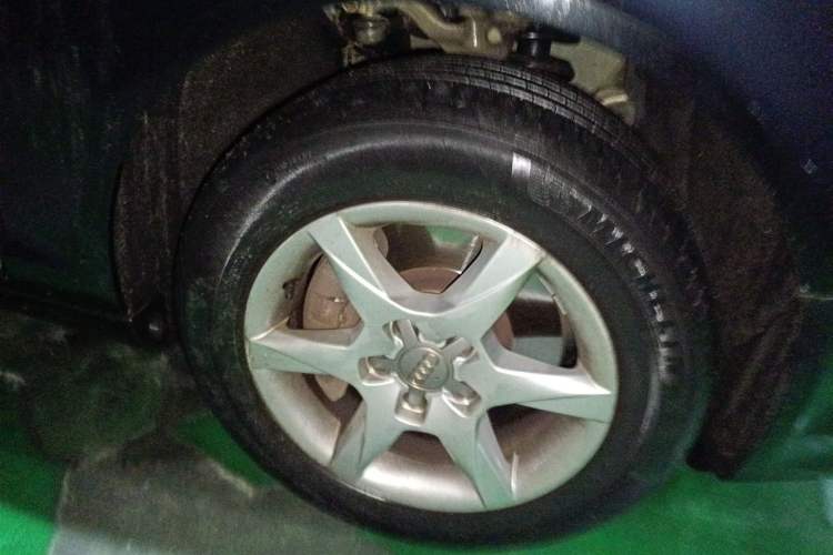 Used Audi A6L 2011 2.0 TFSI Automatic Standard Edition Right Front Wheel Hub