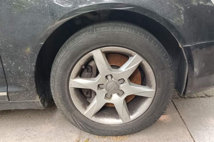 Used Audi A6L 2011 2.0 TFSI Automatic Standard Edition Right Front Wheel Hub