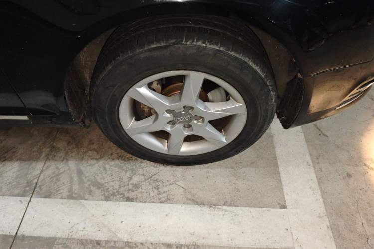 Used Audi A6L 2011 2.0 TFSI Automatic Standard Edition Right Front Wheel Hub