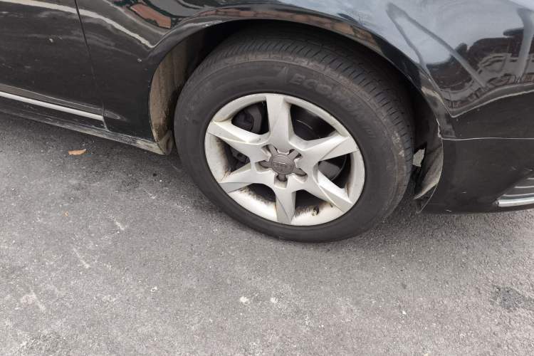 Used Audi A6L 2011 2.0 TFSI automatic Comfort trim Right Front Wheel Hub