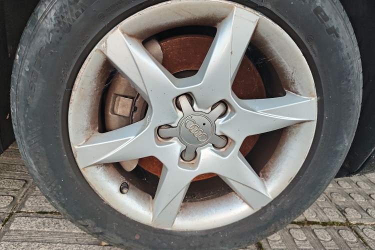 Used Audi A6L 2011 2.0 TFSI Automatic Standard Edition Right Front Wheel Hub