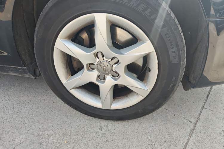 Used Audi A6L 2011 2.0 TFSI Automatic Standard Edition Right Front Wheel Hub
