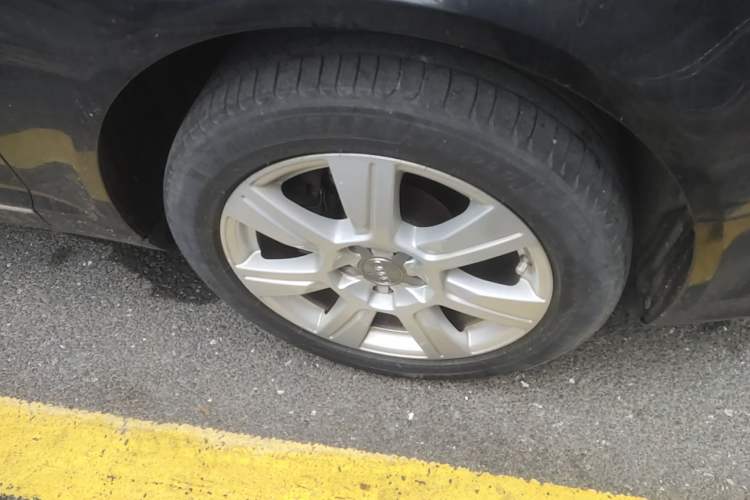 Used Audi A6L 2011 2.4L Comfort Edition Right Front Wheel Hub