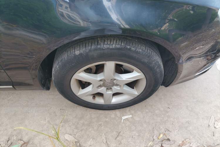 Used Audi A6L 2011 2.0 TFSI automatic Comfort trim Right Front Wheel Hub