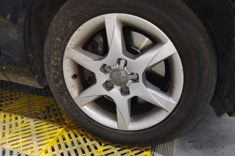 Used Audi A6L 2011 2.0 TFSI Automatic Standard Edition Right Front Wheel Hub