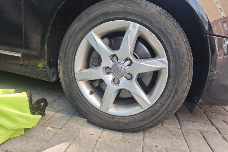 Used Audi A6L 2011 2.0 TFSI Automatic Standard Edition Right Front Wheel Hub
