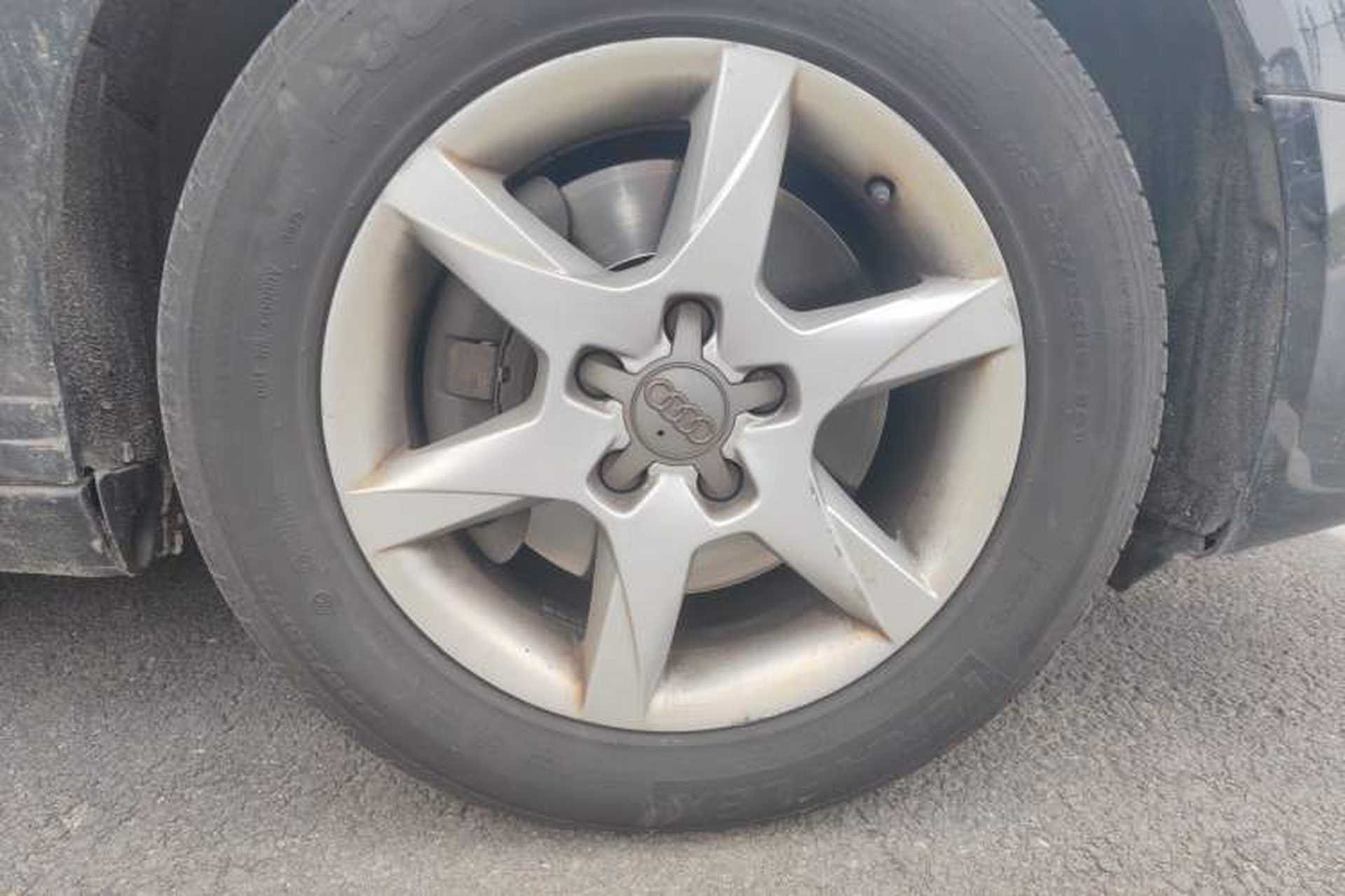 Used Audi A6L 2011 2.0 TFSI Automatic Standard Edition Right Front Wheel Hub