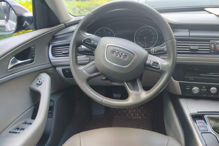 Used Audi A6L 2011 2.0 TFSI Manual Base Model Steering Wheel
